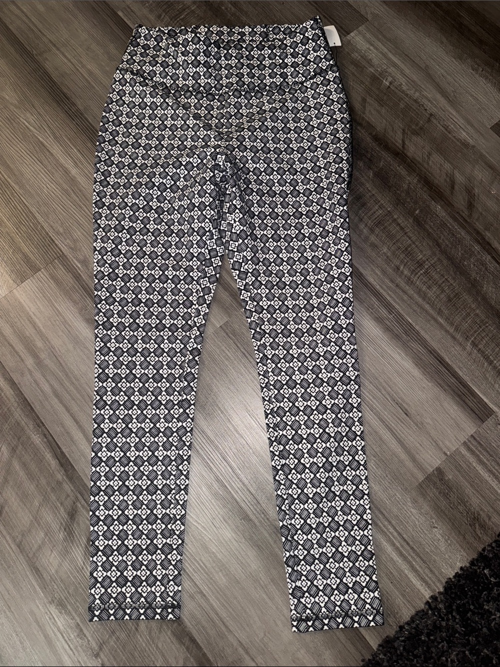 NEW Talbots Everyday Stretch Geometric High Rise Leggings medium Black White